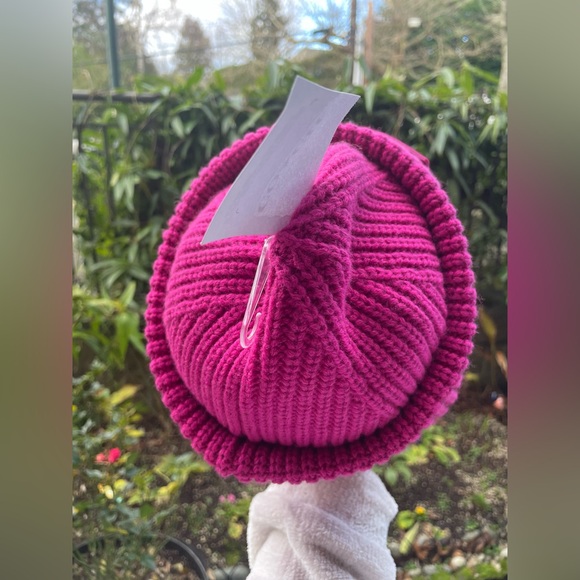 Coach women Fuchsia Knit Hat. NWT - Picture 7 of 12